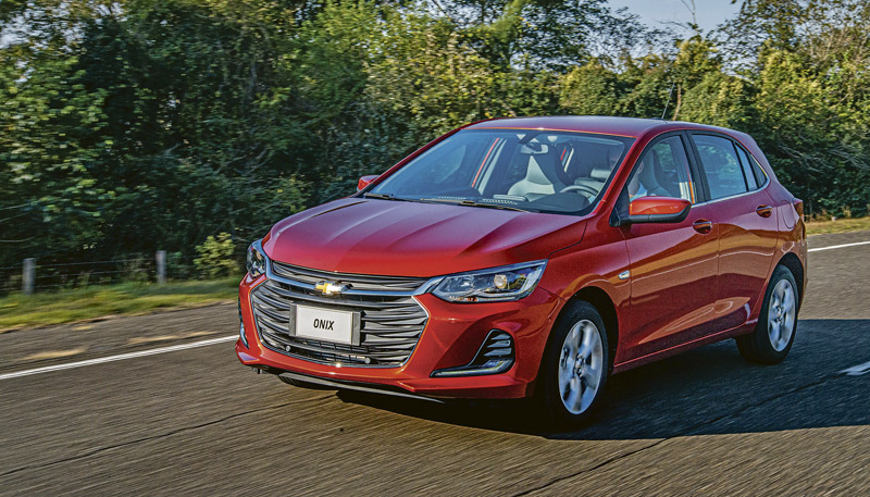 Onix hatch chega em 13 versões diferentes e com preços entre R$ 48.490 e R$ 72.990 (Foto: Assessoria / General Motors)