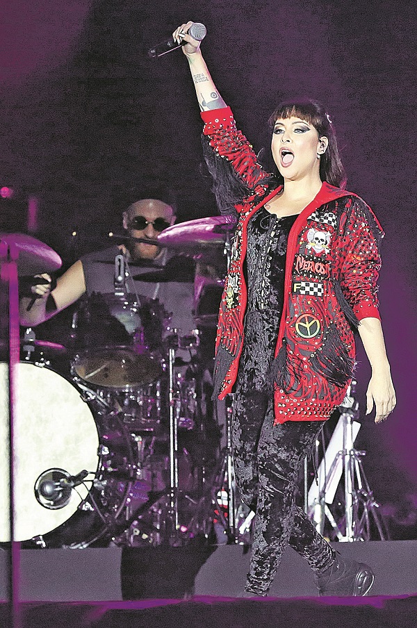 A roqueira Pitty faz show no sábado (Foto: Agnews)