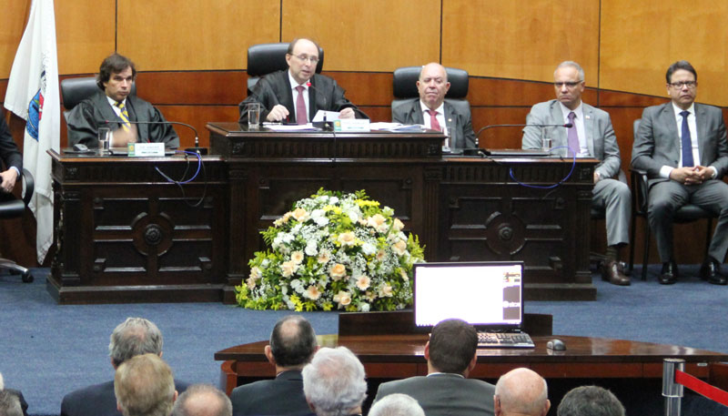 Novo presidente do TRE tomou posse no cargo nesta quarta-feira (Foto: Divulgação / TRE-ES)