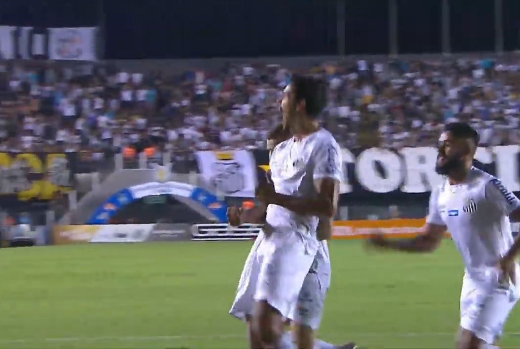O zagueiro Lucas Veríssimo marcou o primeiro gol (Foto: Reprodução/ SporTV/ Premiere)