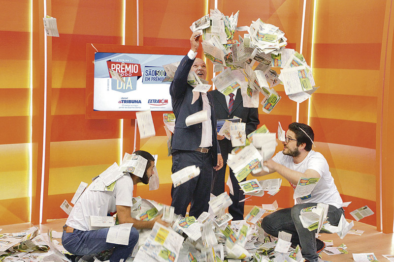 Sorteio da promoção “A Tribuna dá prêmio todo dia” acontece ao vivo no programa Ronda Geral da TV Tribuna (Foto: Leonardo Bicalho - 06/11/2019)