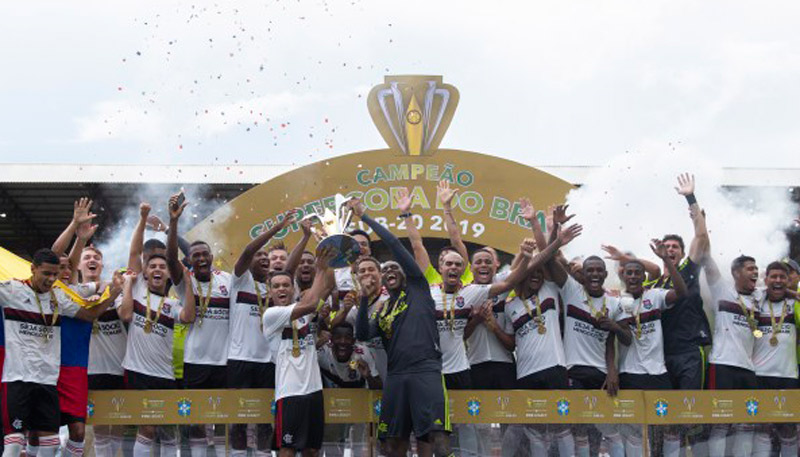 Jogadores comemoram o título da Supercopa (Foto: Thais Magalhães/CBF)