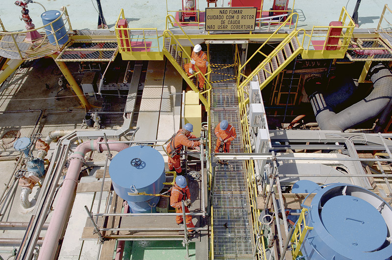 Trabalho na indústria de petróleo (Foto: Divulgação)