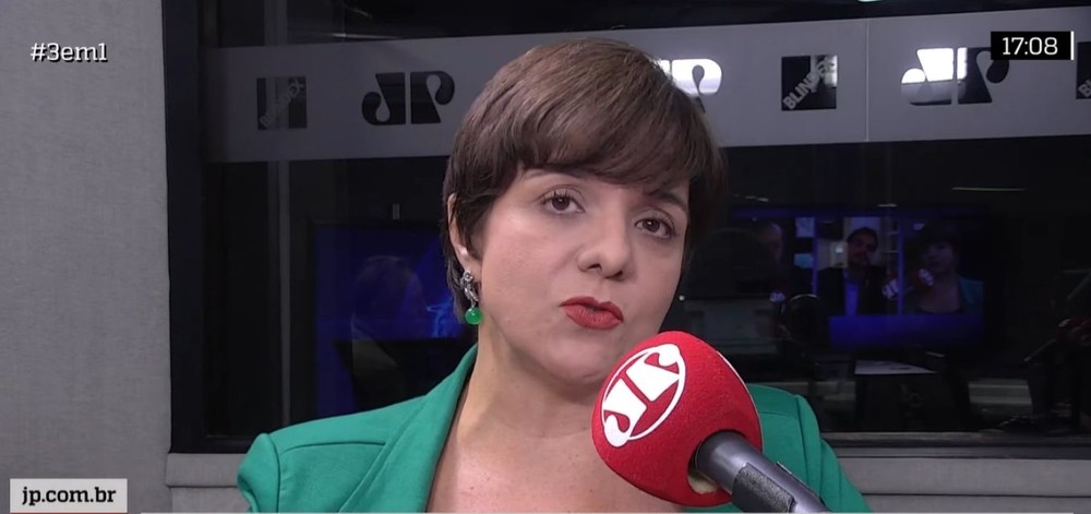 Vera Magalhães substitui Daniela Lima, que deixa o programa para integrar a CNN Brasil. Lima também era editora do Painel da Folha de S.Paulo. (Foto: Reprodução/Jovem Pan)