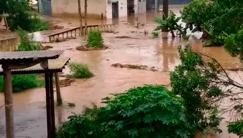 Imagem ilustrativa da imagem Açude se rompe e inunda região na zona rural de Minas Gerais