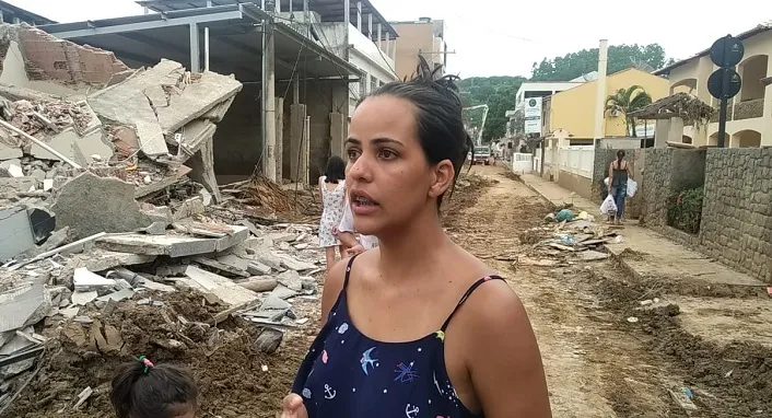 Cristina Almeida morava no prédio demolido em Iconha