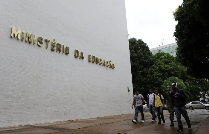 Imagem ilustrativa da imagem MPF recomenda que governo Bolsonaro suspenda inscrições do Sisu após erros em notas do Enem