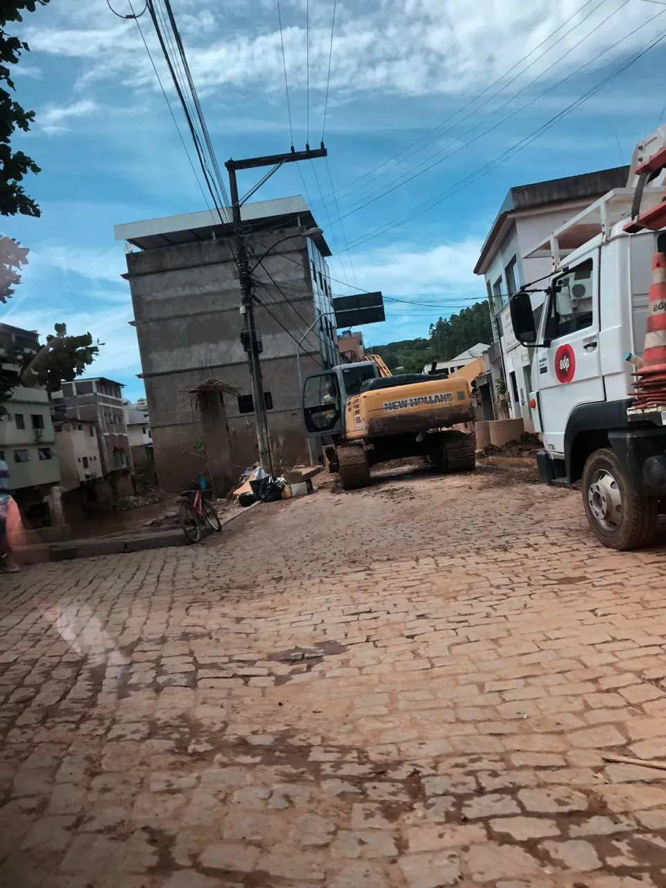 Imagem ilustrativa da imagem Prédio condenado após enchente em Iconha vai ser demolido nesta quarta (29)