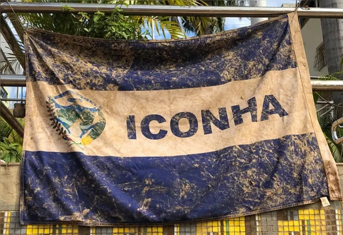 Imagem ilustrativa da imagem Bandeira de Iconha é resgatada da lama