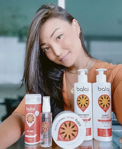 A arquiteta Juliana Kwak usa produtos veganos para tratar os cabelos