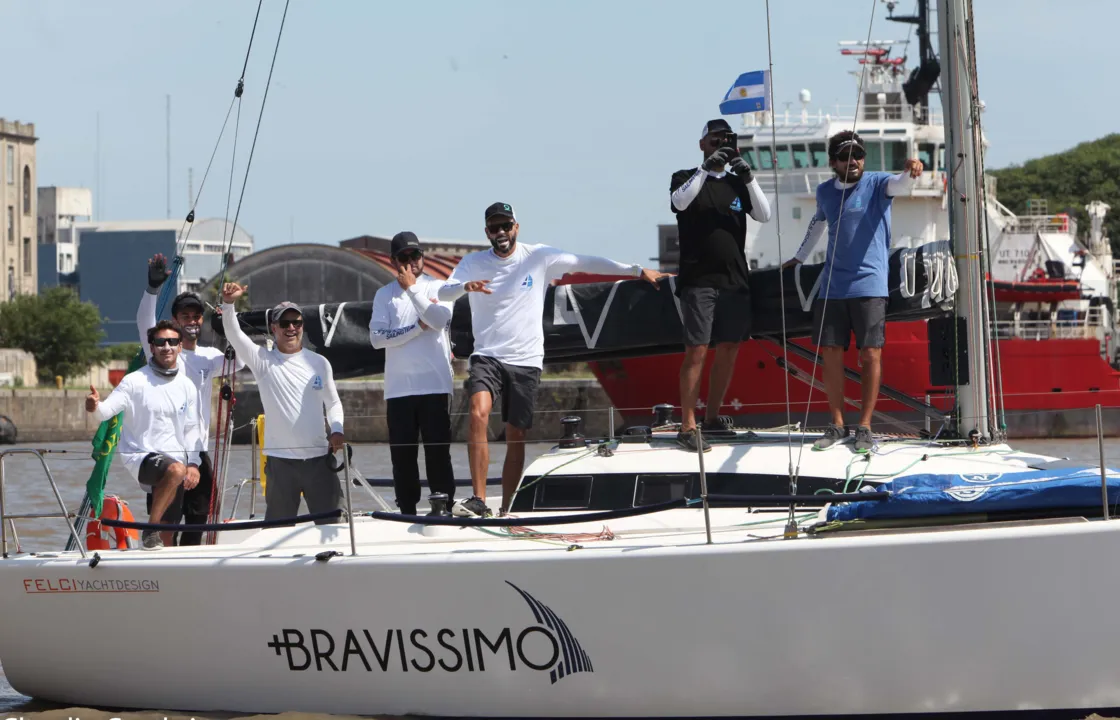 Imagem ilustrativa da imagem Veleiro capixaba faz história e vence regata em Punta del Este