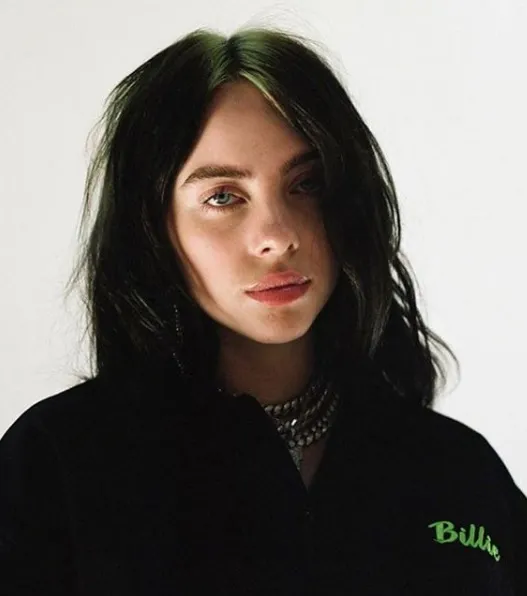 Imagem ilustrativa da imagem Billie Eilish é a 1ª mulher a vencer, de uma só vez, os maiores prêmios do Grammy
