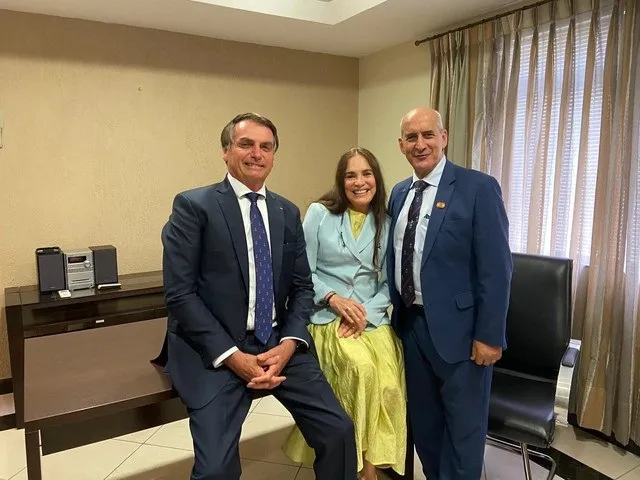 Imagem ilustrativa da imagem Regina Duarte aceita convite de Bolsonaro para secretaria da Cultura