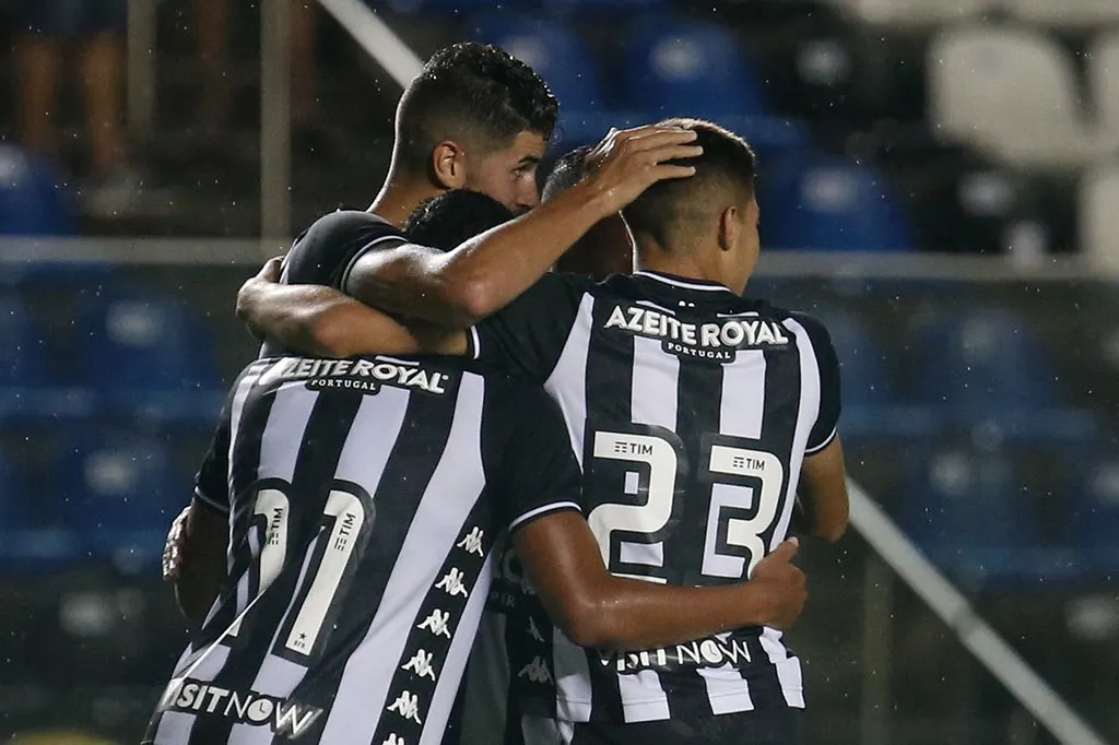 Imagem ilustrativa da imagem Botafogo supera o Vitória em amistoso no Kleber Andrade