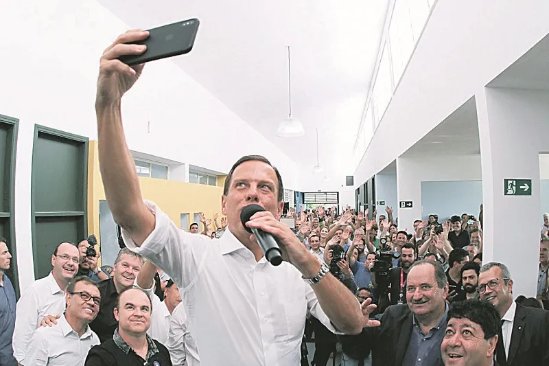 Imagem ilustrativa da imagem Centro ainda procura voz  contra polarização