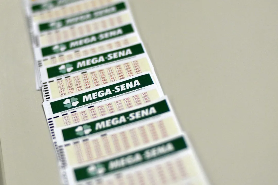 Imagem ilustrativa da imagem Mega-Sena acumula e próximo concurso deve pagar R$ 10 milhões