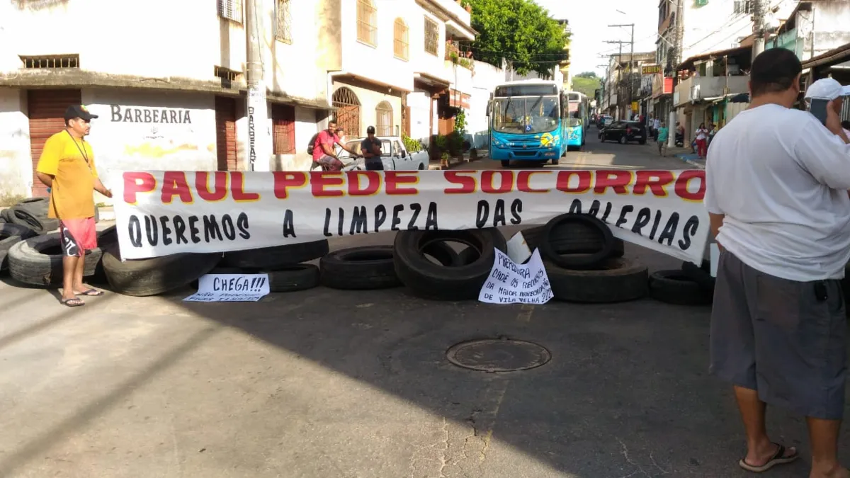 Imagem ilustrativa da imagem Moradores de Paul fazem protesto e pedem limpeza de galerias