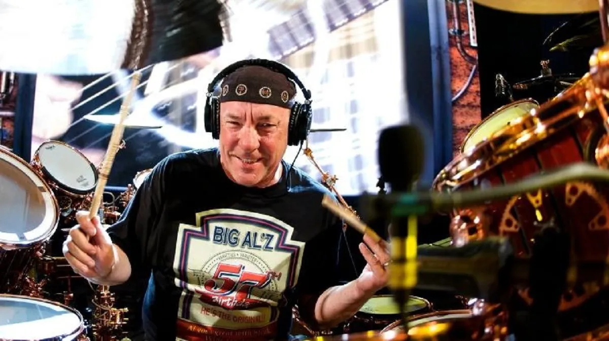 Imagem ilustrativa da imagem Neil Peart, baterista do Rush, morre aos 67 anos