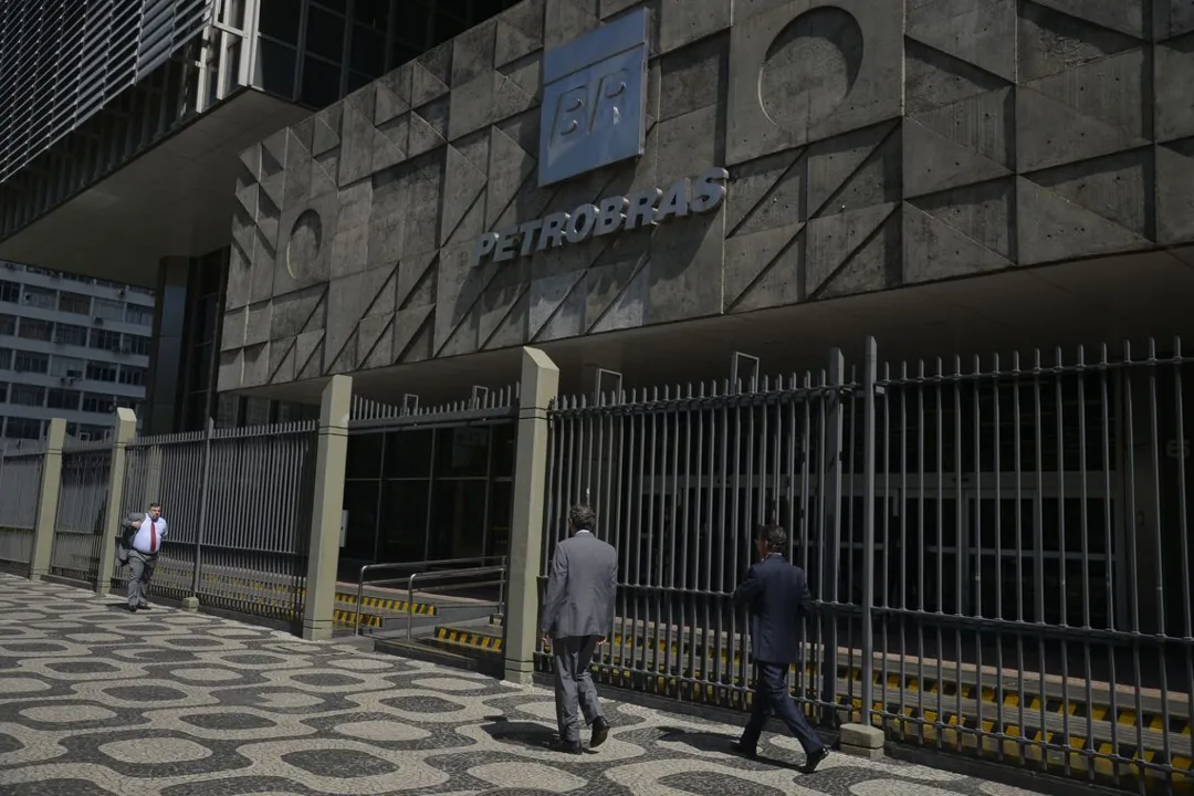 Imagem ilustrativa da imagem Petrobras reduz preço da gasolina e diesel nas refinarias