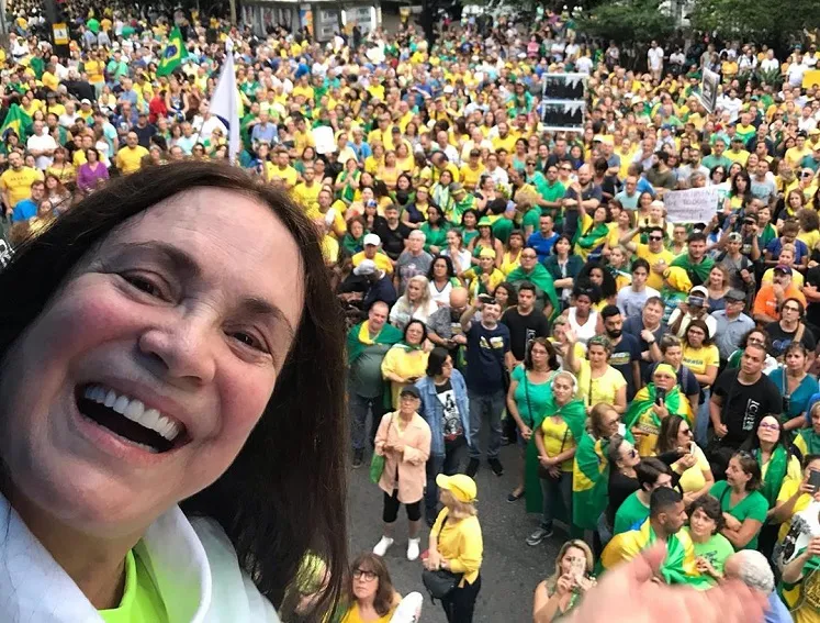 Imagem ilustrativa da imagem Bolsonaro vai ao Rio para se encontrar com Regina Duarte