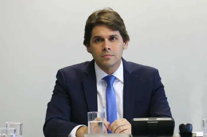 Imagem ilustrativa da imagem Governo demite presidente do INSS