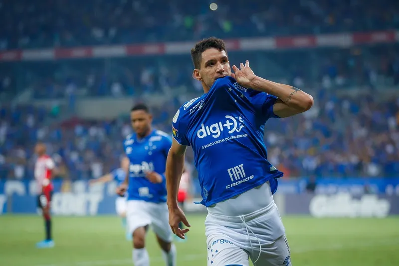 Imagem ilustrativa da imagem Thiago Neves rescinde com Cruzeiro e interessa ao Grêmio