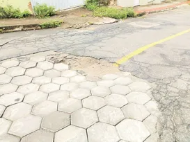 Imagem ilustrativa da imagem Bloquetes soltos em avenida