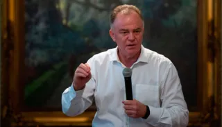 Imagem ilustrativa da imagem "Qualquer ameaça à democracia deve ser repudiada e banida com veemência”, diz Casagrande