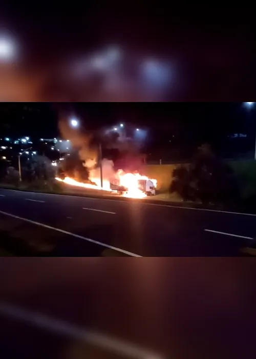 Imagem ilustrativa da imagem Acidente entre caminhões deixa um morto e um ferido na BR-101