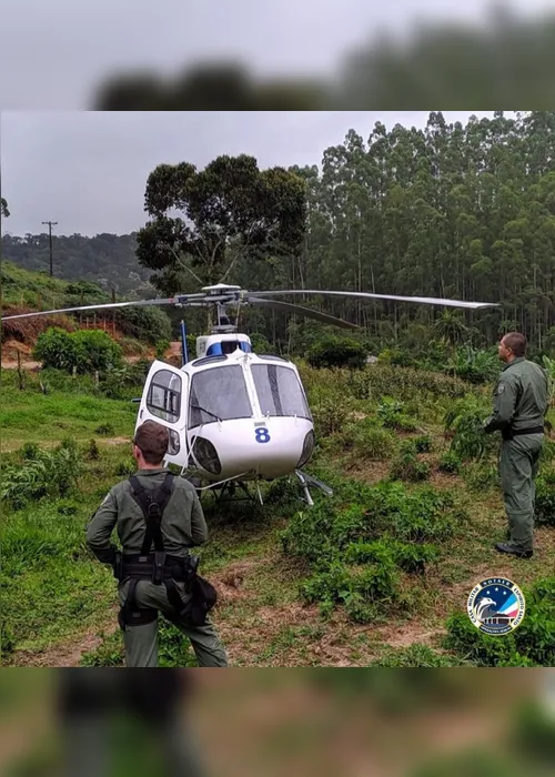 Imagem ilustrativa da imagem De helicóptero, bombeiros levam doações a locais isolados no Sul do Estado. Veja fotos