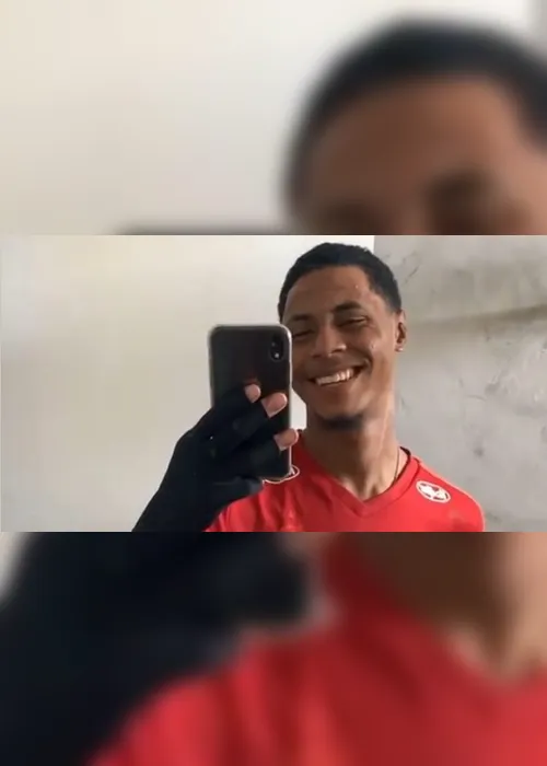 Imagem ilustrativa da imagem Jhonata e empresário comemoram retorno ao campo