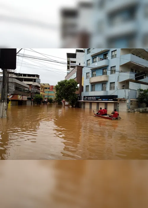 Imagem ilustrativa da imagem FOTOS | Ruas de Cachoeiro de Itapemirim continuam alagadas neste domingo