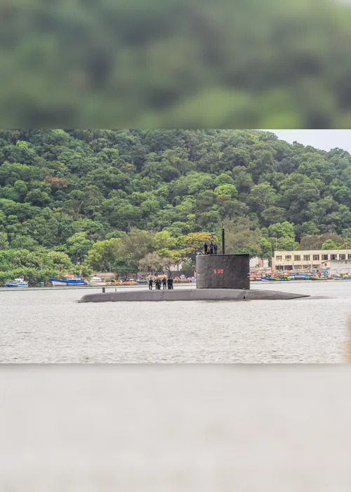 Imagem ilustrativa da imagem Submarino rouba a cena no Centro de Vitória