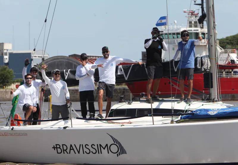 Barco capixaba +Bravíssimo venceu regata internacional no Uruguai