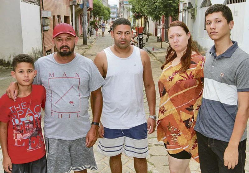 Renato, Reginaldo, Elcio, Lilian e Marcelo moram na mesma rua do bairro Conquista e tiveram chikungunya