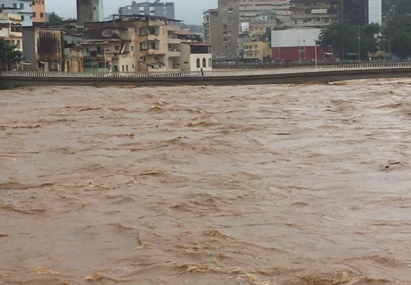 Rio Itapemirim em Cachoeiro.