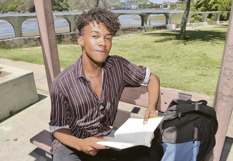 O estudante Mateus Henrique, de 19 anos, vai tentar vaga no curso de Direito pelos programas Nossa Bolsa e Prouni