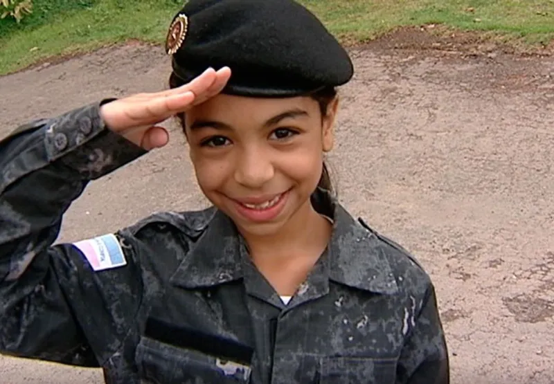 Rebeca, de 9 anos, realizou o sonho de conhecer a equipe de negociação da Polícia Militar, que a salvou