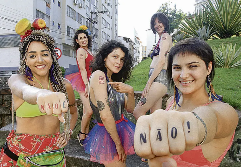 Lívia, Adriana, Nayara, Manuela    e Priscila apoiam a vinda do  movimento “Não é Não!” para o Carnaval de Vitória