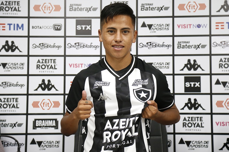 Lecaros foi apresentado pelo Botafogo (Foto: Vítor Silva/Botafogo)