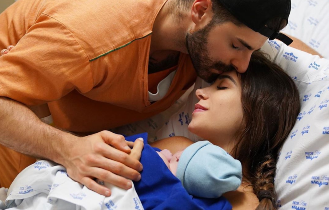 Alok e Romana, no nascimento do primeiro filho (Foto: Reprodução / Instagram)