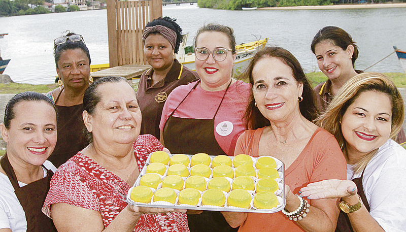 As confeiteiras vão preparar um quindim gigante em Nova Almeida (Foto: Kadidja Fernandes / AT)