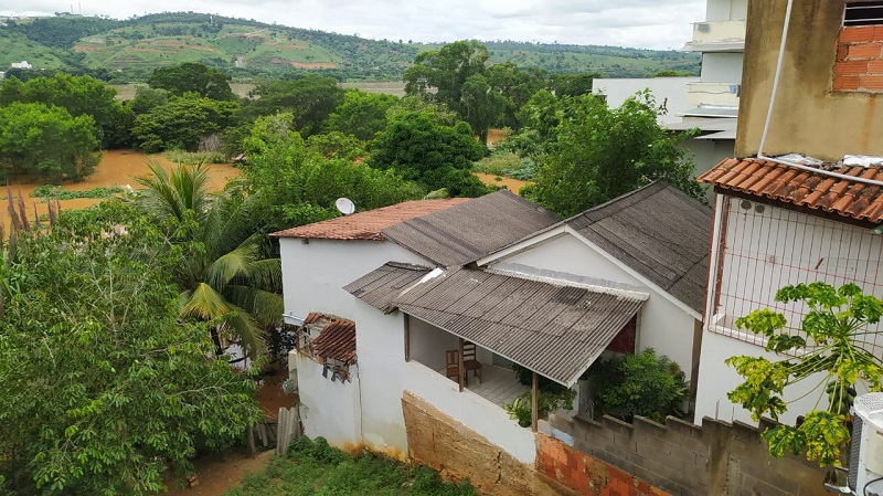 Rio Doce alagou o bairro São Braz, em Colatina. (Foto: Divulgação Defesa Civil)