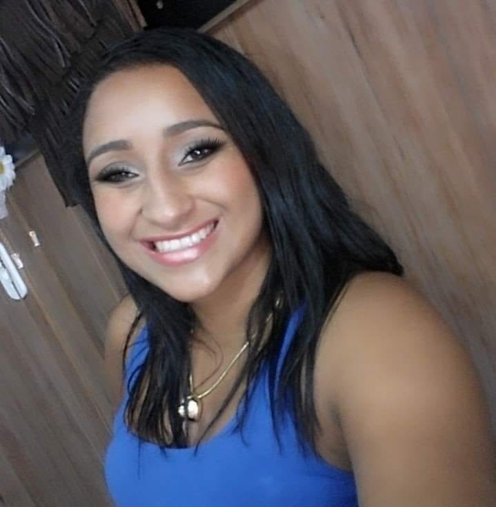 Ana Vitória Shirley, de 29 anos, foi morta a tiros no meio da rua. (Foto: Reprodução)