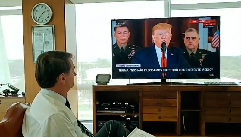 Bolsonaro acompanha o pronunciamento de Trump (Foto: Reprodução / Facebook)