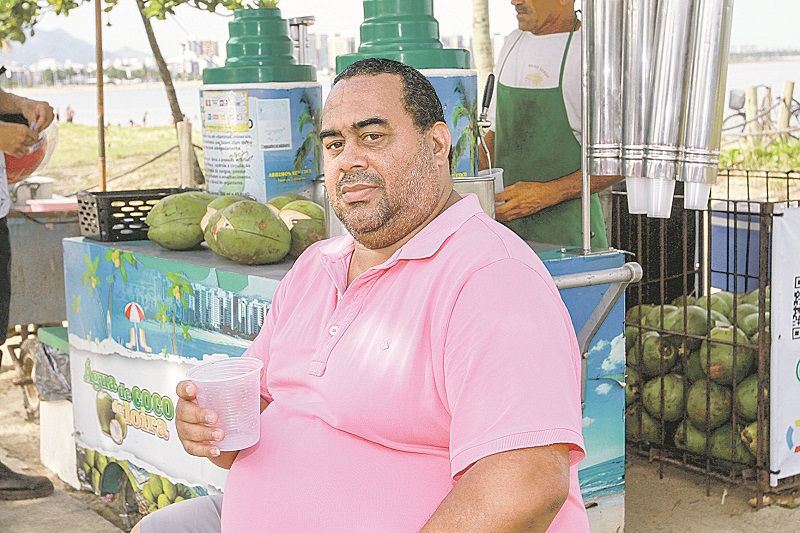 “Sou hipertenso e, no calor, a minha pressão sobe", contou o motorista de aplicativo José Carlos (Foto: Leone Iglesias/ AT)