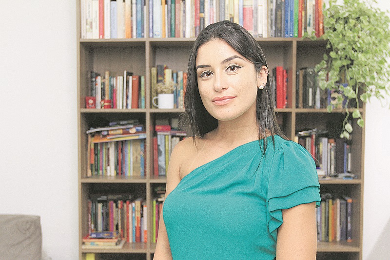 Mayara Nogueira disse que o ambiente de trabalho é um reflexo do espaço social e, por isso mesmo, machista (Foto: Dayana Souza/ AT)