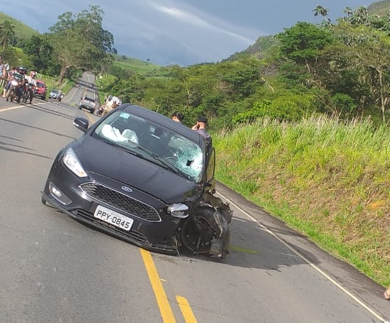 Veículo em que deputado estava. (Foto compartilhada via WhatsApp)