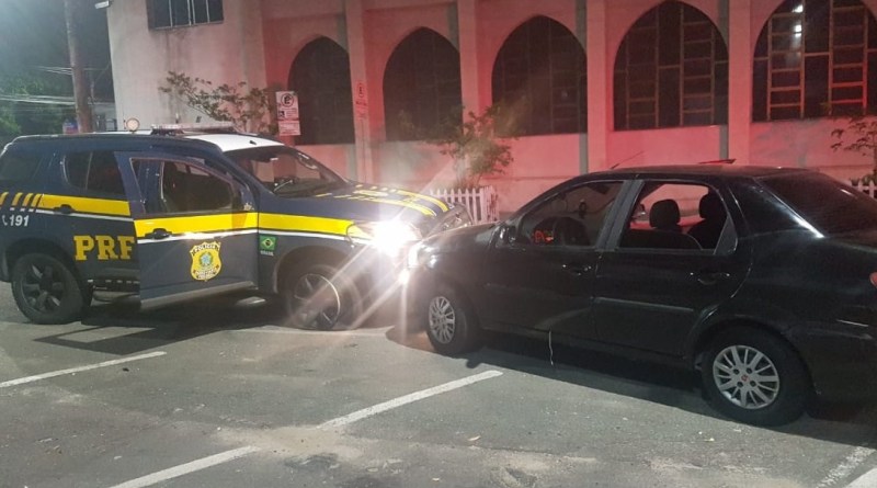 Veículo foi encaminhado ao pátio por apresentar irregularidades administrativas (Foto: Polícia Rodoviária Federal (PRF))