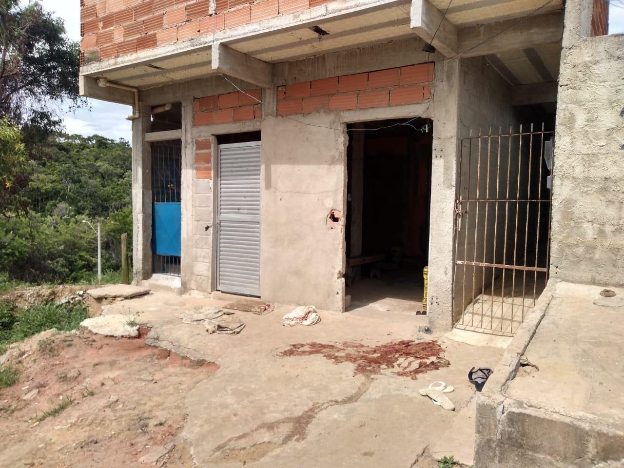Homem foi morto na porta da casa (Foto: Fábio Nunes/ AT/ 17/01/2020)